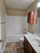 1035 Smiley Troutt Rd in Bethpage, TN - Foto de edificio - Building Photo