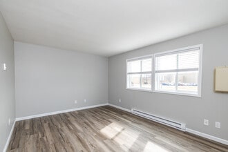 Geneva Estates in Lake Geneva, WI - Foto de edificio - Interior Photo