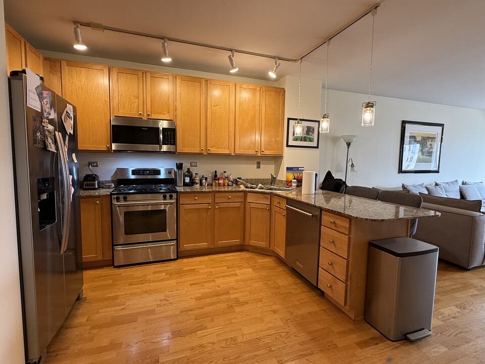 1212 N Wells St, Unit 1212 N Wells Apt 1501 in Chicago, IL - Building Photo