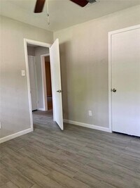 7307 Dearborn St photo'