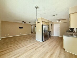 2565 Granada Cir W in St. Petersburg, FL - Building Photo - Building Photo