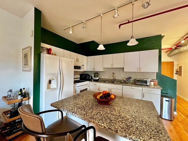 1834 Ridge Ave in Evanston, IL - Building Photo - Building Photo