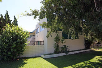 9712 Alwood Ave in Garden Grove, CA - Foto de edificio - Building Photo
