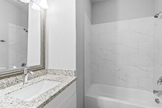 8161 Tate St in Houston, TX - Building Photo - Building Photo