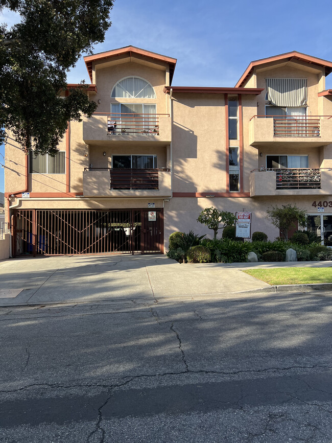 Toland Way Apartments in Eagle Rock, CA - Building Photo - Building Photo