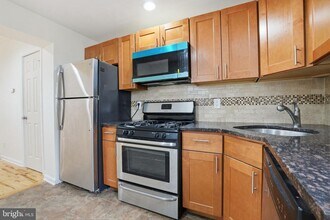 411 Tree St in Philadelphia, PA - Building Photo - Building Photo