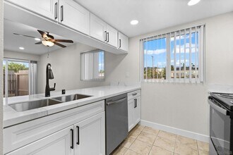 748 N 3rd St, Unit Q in El Cajon, CA - Foto de edificio - Building Photo