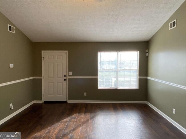 6153 Lauren Ln in Rex, GA - Foto de edificio - Building Photo