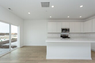 12208 Dodwell St in Huntley, IL - Building Photo - Building Photo