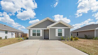 7208 Madison Sq Dr in Panama City, FL - Building Photo