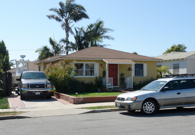 573-575 Jones St in Ventura, CA - Foto de edificio - Building Photo