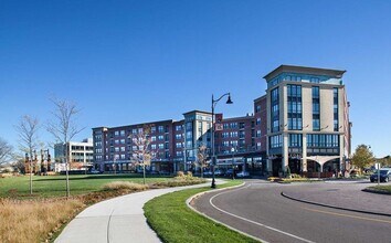 333 Great River Rd in Somerville, MA - Foto de edificio - Building Photo