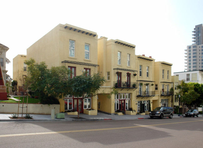 Soleil Court Condos in San Diego, CA - Building Photo - Building Photo