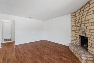 302 Algerita Dr in Georgetown, TX - Building Photo - Building Photo