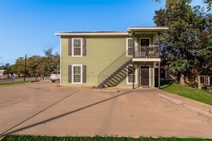 2118 Avenue M in Huntsville, TX - Building Photo