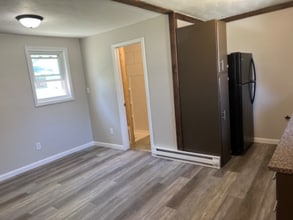 327 W Shaw St in Charlotte, MI - Building Photo - Building Photo