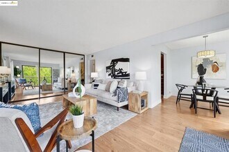 490 N Civic Dr, Unit Top Floor in Walnut Creek, CA - Building Photo - Building Photo