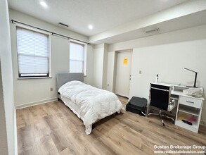 103 Gainsborough St, Unit 302 in Boston, MA - Building Photo - Building Photo