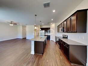 2214 Saffron Walden Dr in Plant City, FL - Building Photo - Building Photo