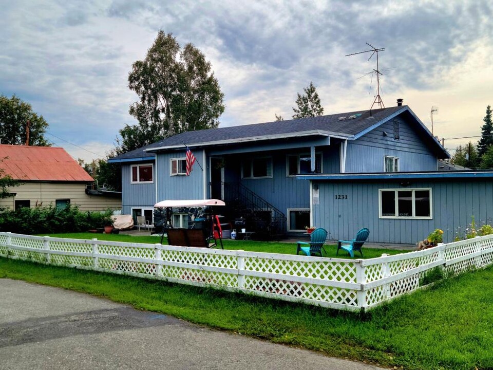 1231 4th Ave in Fairbanks, AK - Building Photo