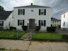 213 Suffolk Ave, Unit 213 Suffolk Ave. Pawt in Pawtucket, RI - Building Photo