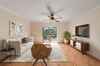 8650 SW 67th Ave, Unit 1038 in Pinecrest, FL - Building Photo - Building Photo