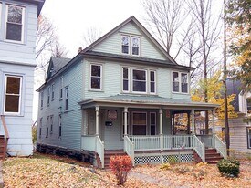 1217 1/2 Madison St in Syracuse, NY - Building Photo