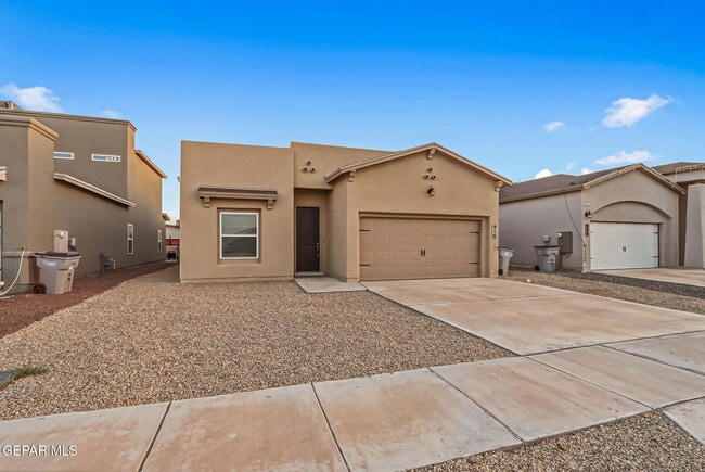 916 Keenland Ave in El Paso, TX - Building Photo - Building Photo
