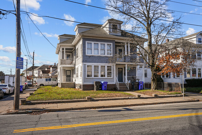 1088 Lonsdale Ave in Central Falls, RI - Building Photo - Building Photo