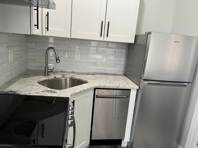 106 S 42nd St in Philadelphia, PA - Building Photo - Building Photo