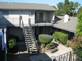 882 Gallatin Dr Apartments