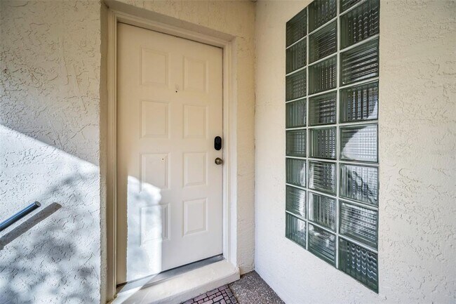 3377 Crystal Ct E in Palm Harbor, FL - Building Photo - Building Photo