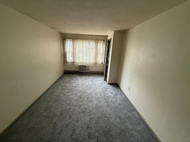 372 Park St in Bristol, CT - Foto de edificio - Building Photo