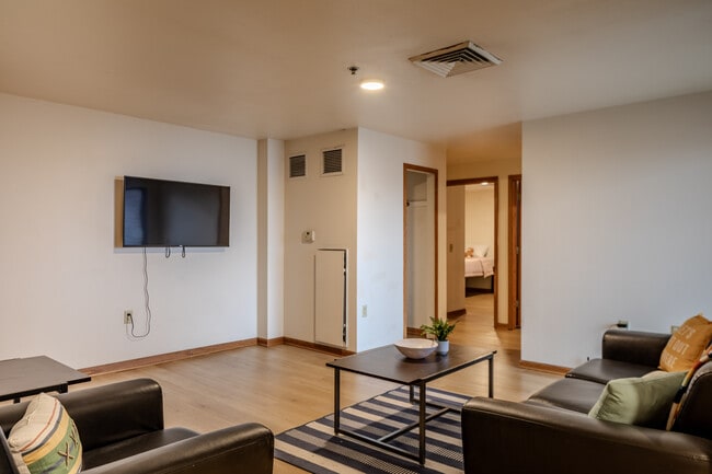 Collegiate Campus Apartments in Madison, WI - Foto de edificio - Building Photo