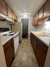 Hillcrest Apartments in Junction City, KS - Foto de edificio - Interior Photo