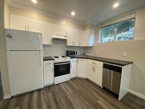 2220 Sun Valley Dr in Nanaimo, BC - Building Photo - Building Photo