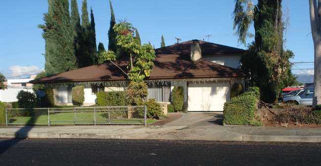 135 E Center St in Covina, CA - Building Photo - Building Photo