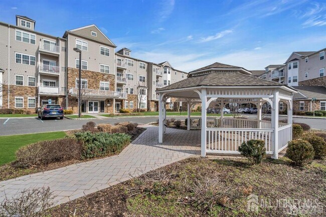 137 Tower Blvd in Piscataway, NJ - Building Photo - Building Photo