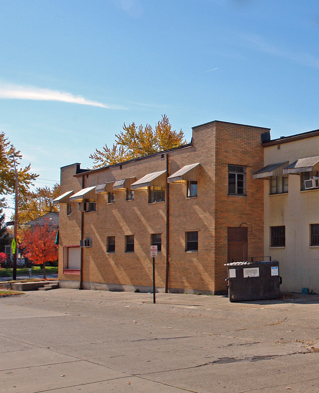 2421 Patterson Rd in Dayton, OH - Building Photo - Building Photo