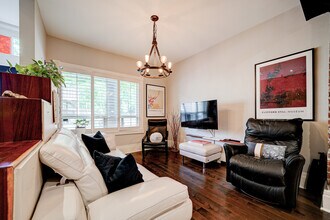 22 Cummings St in Toronto, ON - Building Photo - Building Photo