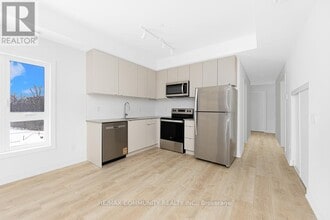 16 Melbourne Ave in St Catharines, ON - Building Photo - Building Photo