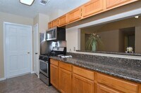 13303 Klamath Falls Dr photo'