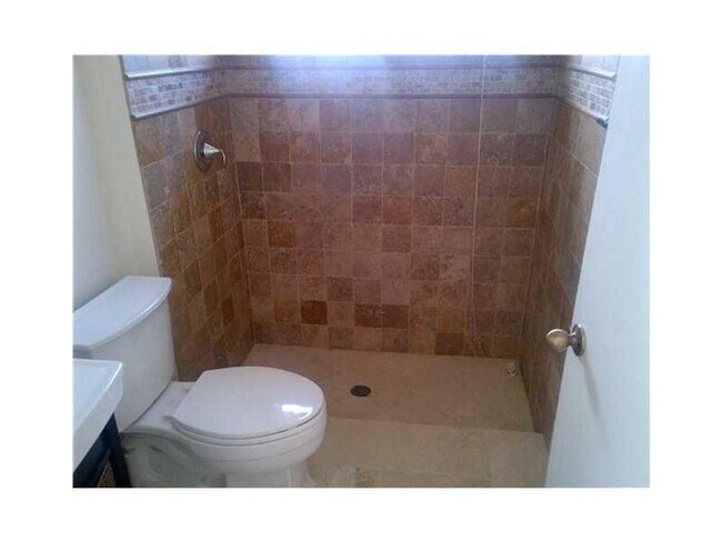 2653 Oakbrook Dr in Weston, FL - Foto de edificio - Building Photo