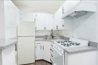238 Serrano Ave in Los Angeles, CA - Building Photo - Building Photo
