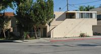 22734 8th St in Santa Clarita, CA - Foto de edificio - Building Photo