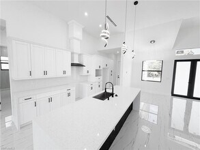 2607 49th St W in Lehigh Acres, FL - Foto de edificio - Building Photo