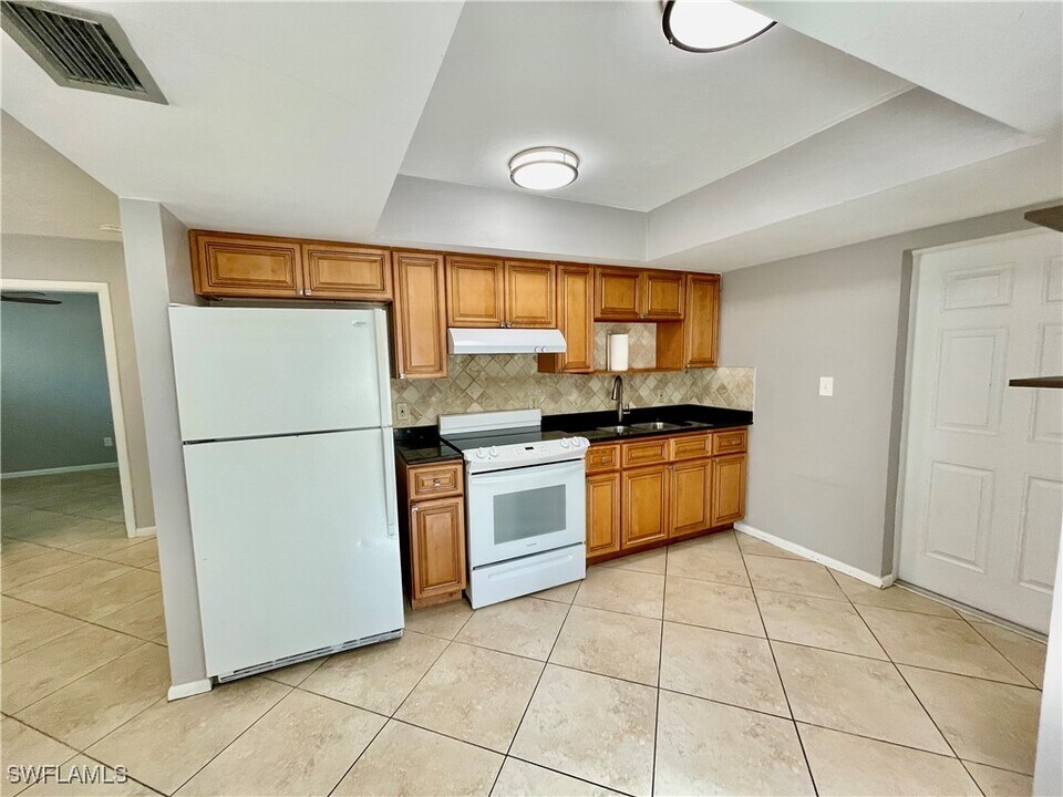 632 108th Ave N in Naples, FL - Building Photo