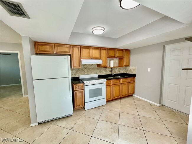 632 108th Ave N in Naples, FL - Building Photo - Building Photo