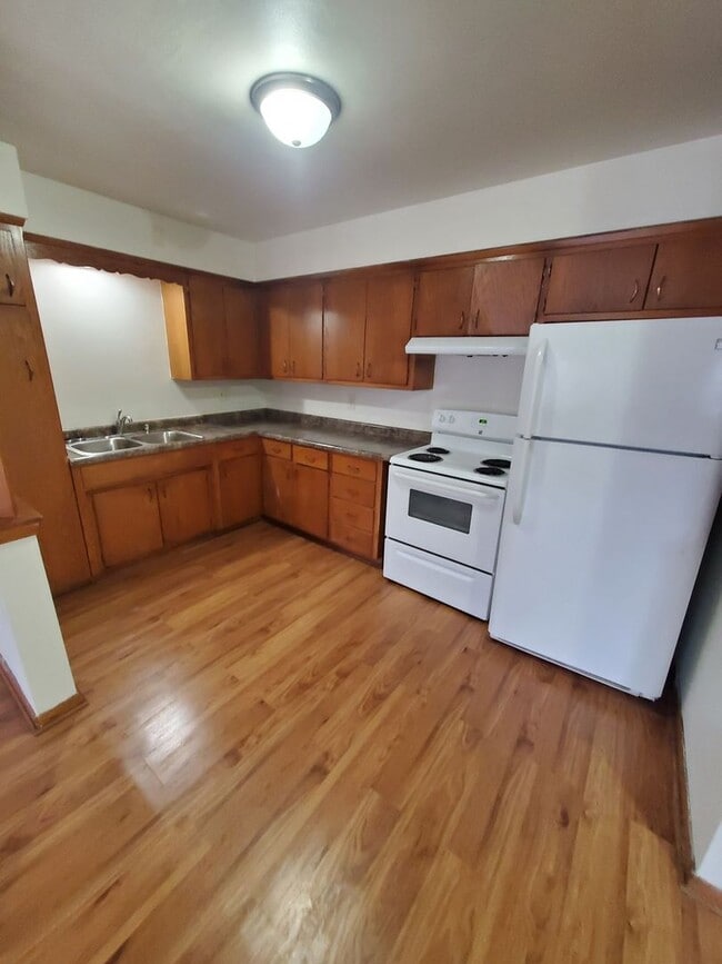 property at 1920 Lathrop Ave