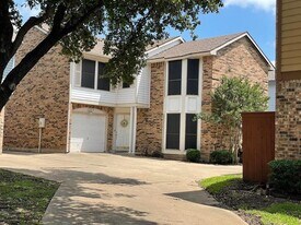 600 Canyon Ln in Irving, TX - Building Photo